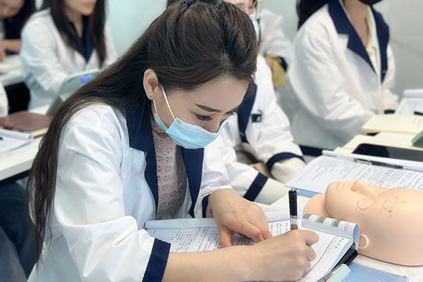杭州哪家轻医美培训学校好？我们该如何选择？